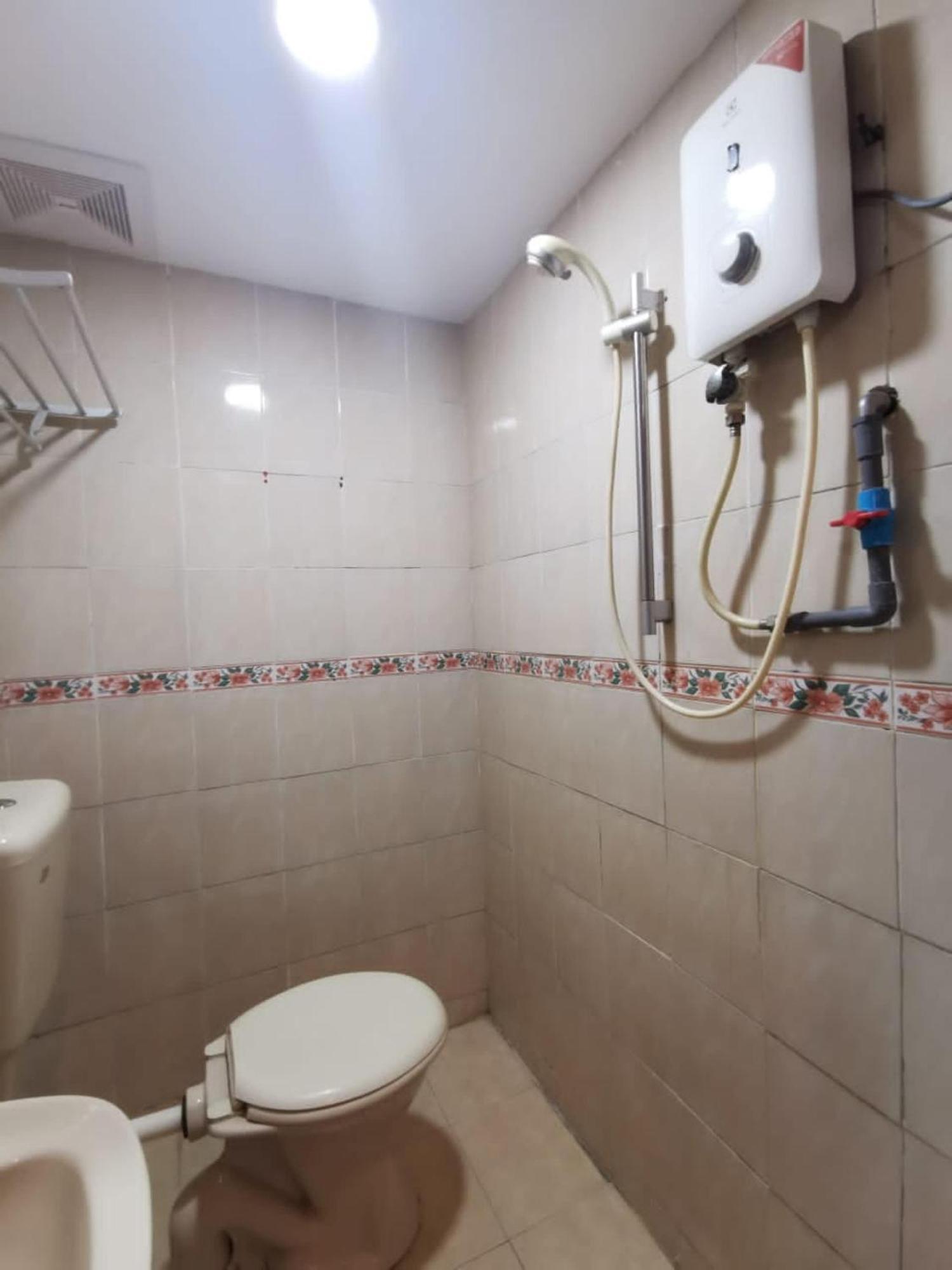 Super Oyo 90086 My Seven Days Inn Johor Bahru Esterno foto