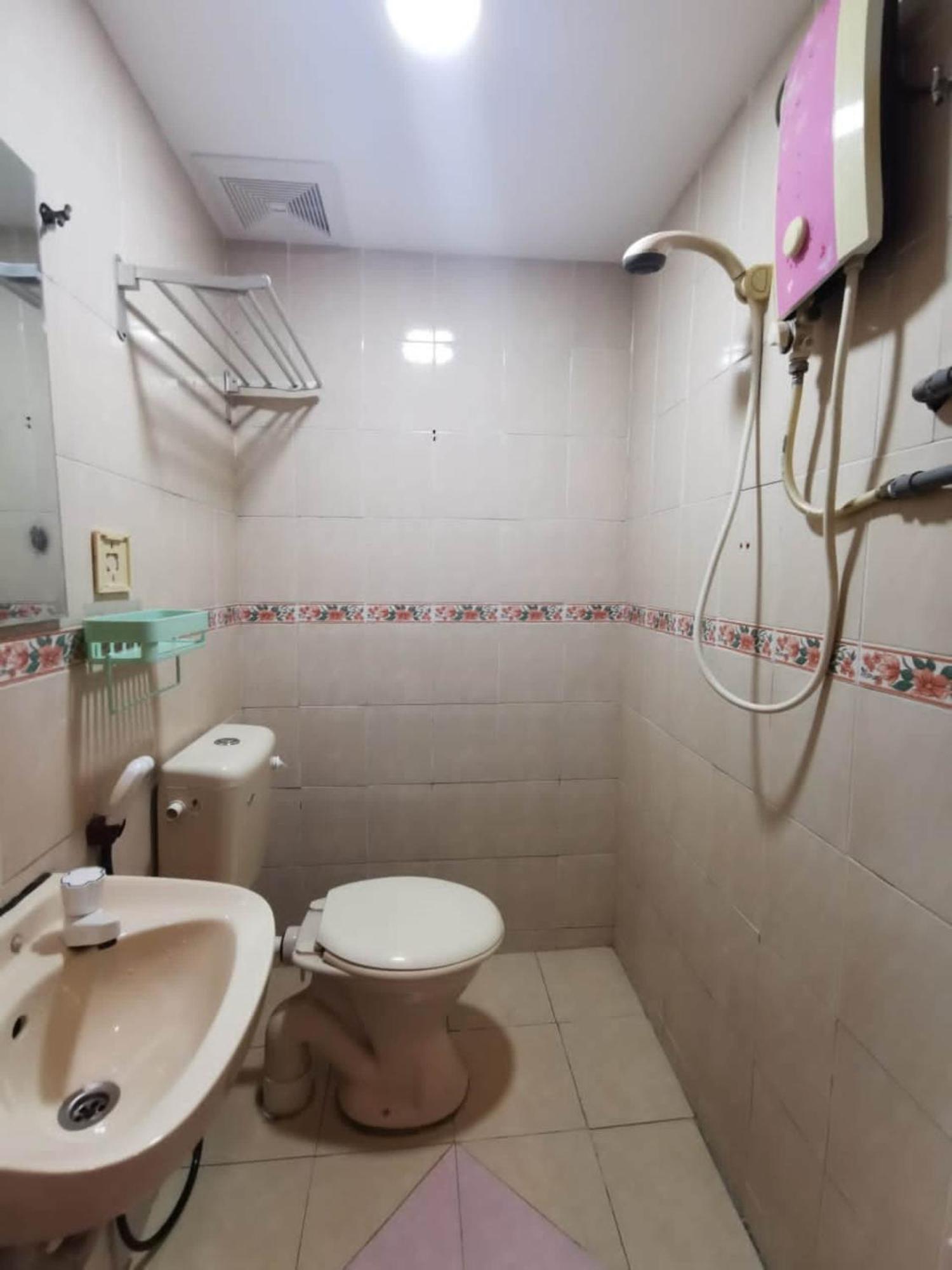 Super Oyo 90086 My Seven Days Inn Johor Bahru Esterno foto